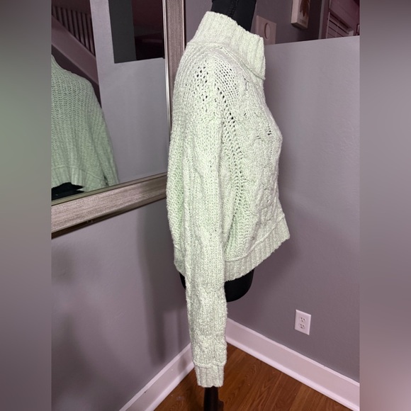 Free People Merry Go Round Crop
Sweater Turtleneck Cable Knit Mint XS - Picture 3 of 8